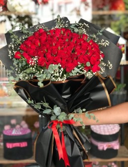 VİP 101 Kırmızı Gül Buketi Kız İsteme / Sevgiliye / Yıl Dönümü / Nişan Buketler çiçek gönder