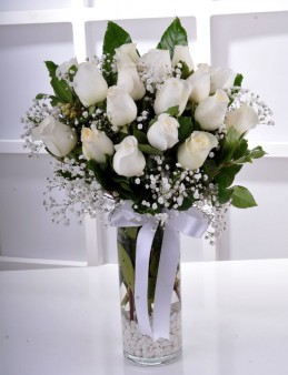 Vazoda 17 Beyaz Gül Aranjmanı Aranjmanlar çiçek gönder