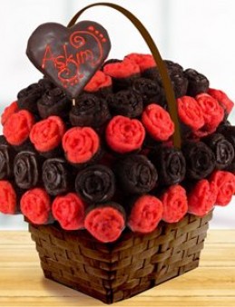 Aşk Buketi Meyve Sepeti ve Çikolatalar çiçek gönder