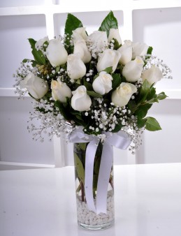 Hayalden Gerçeğe 17 Beyaz Gül  çiçek gönder