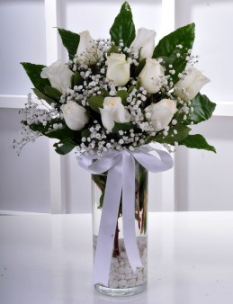 Kış Masalı 9 Beyaz Gül Çiçek Arajmanı  çiçek gönder