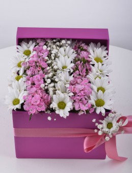 Özel Kutuda Baharın Gelişi Kır Çiçeği Arajmanı.  çiçek gönder
