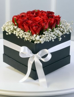 Özel Kutuda Kırmızı Güller Kutuda Çiçek çiçek gönder
