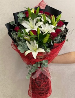 Butik Gül Ve Lilyum Buketi  çiçek gönder