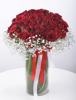 Seni Çok Seviyorum 50 Kırmızı Gül Aranjmanı   çiçek gönder