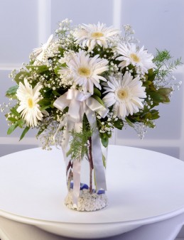 Cam Vazoda Beyaz Gerberalar Aranjmanlar çiçek gönder