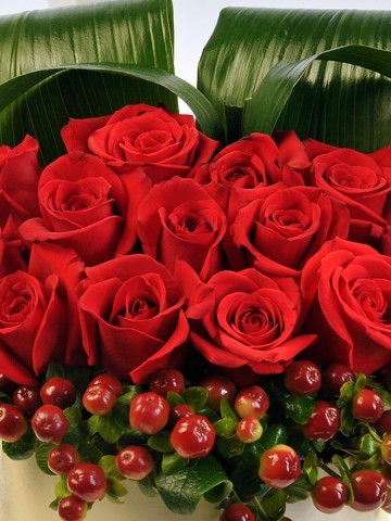 Aşkın Diğer Adı Güller Kutuda Çiçek çiçek gönder