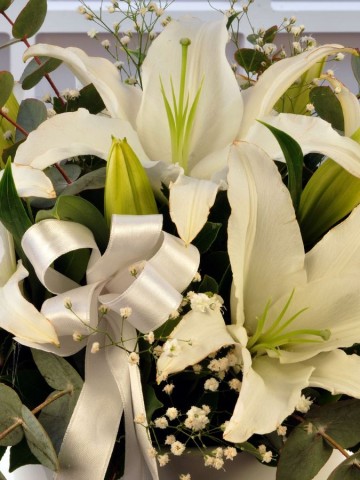 Beyaz Lilyumlar Aranjmanlar çiçek gönder
