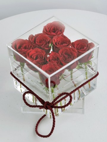 Şeffaf Bir Aşkla Kırmızı Güller Kutuda Çiçek çiçek gönder