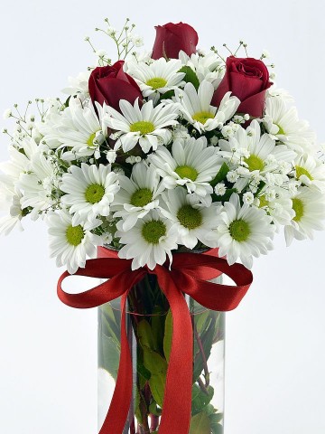 Naifliğin Simgesi Papatya ve Güller Aranjmanlar çiçek gönder