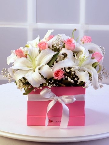 Mutluluk Çemberi Kutuda Çiçek çiçek gönder