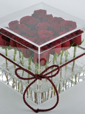 Aşkın En Şeffaf Hali Kırmızı Güller Kutuda Çiçek çiçek gönder