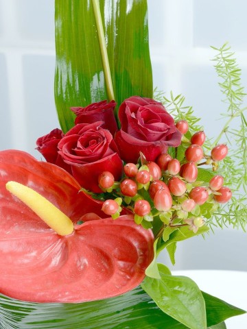 Bir Tebessüm Kırmızı Güller Aranjmanlar çiçek gönder