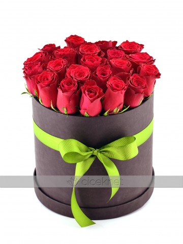 Siyah  Kutuda 21 Adet Kırmızı Gül  Kutuda Çiçek çiçek gönder