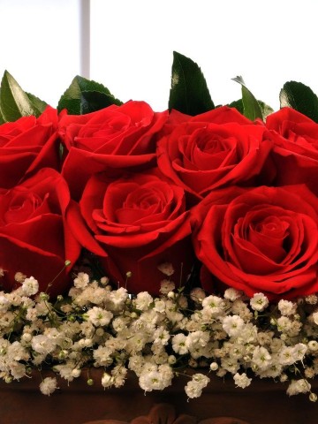 Bakır Rengi Kalpli Seramikte Kırmızı Güller  Aranjmanlar çiçek gönder