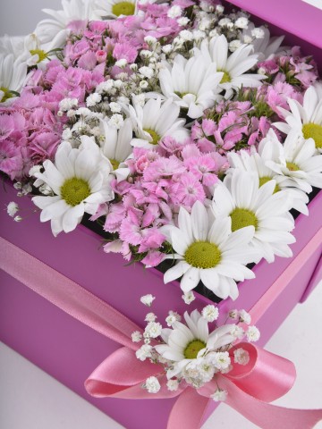 Özel Kutuda Baharın Gelişi Kır Çiçeği Arajmanı. Kutuda Çiçek çiçek gönder