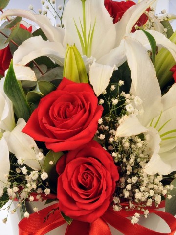 Bu Çiçekte Aşk Var Aranjmanlar çiçek gönder
