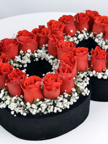 Kişiye Özel Kırmızı Güllerden Baş Harf Harfli Çiçek çiçek gönder