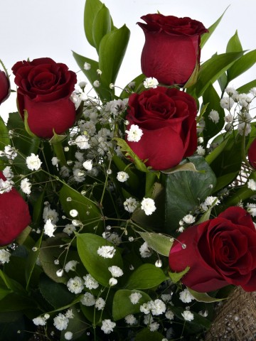 Bukette 7 Kırmızı Gül. Buketler çiçek gönder