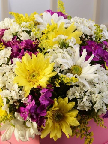 Rengarenk Kır Çiçeği Kutusu. Kutuda Çiçek çiçek gönder