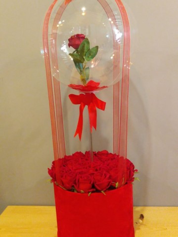 Özel Tasarım Flowers Ballon (Yapay) Kutuda Çiçek çiçek gönder