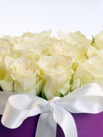 Deniz ve Mehtap Beyaz Güller Kutuda Çiçek çiçek gönder